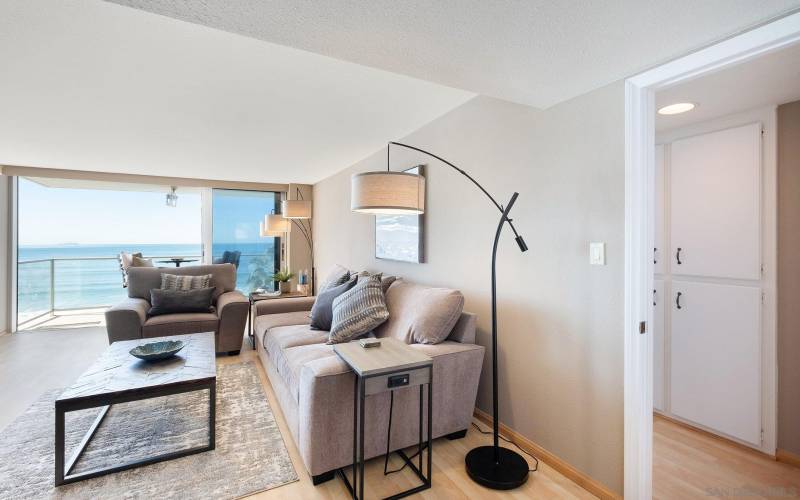 1830 Avenida del Mundo, Coronado, California 92118, 1 Bedroom Bedrooms, ,1 BathroomBathrooms,Residential Rental,For Rent,Avenida del Mundo,220026967