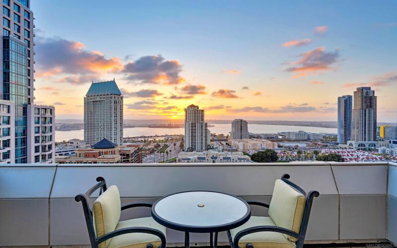 645 Front St, San Diego, California 92101, 2 Bedrooms Bedrooms, ,4 BathroomsBathrooms,Residential,For Sale,Front St,230013677