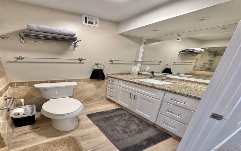 1750 Avenida Del Mundo, Coronado, California 92118, 2 Bedrooms Bedrooms, ,2 BathroomsBathrooms,Residential Rental,For Rent,Avenida Del Mundo,230016513