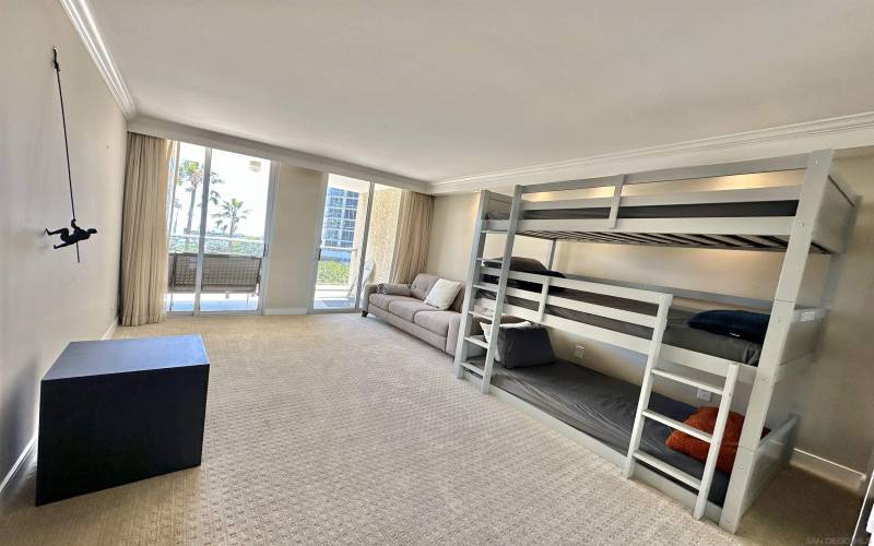 1750 Avenida Del Mundo, Coronado, California 92118, 2 Bedrooms Bedrooms, ,2 BathroomsBathrooms,Residential Rental,For Rent,Avenida Del Mundo,230016513