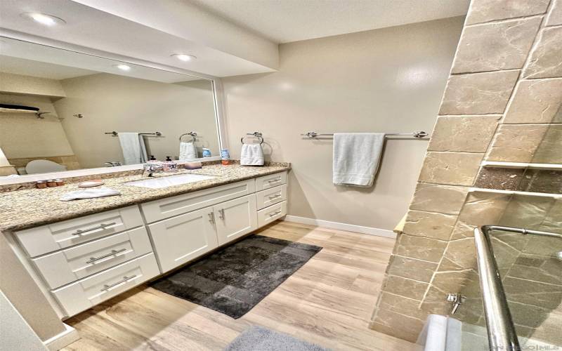 1750 Avenida Del Mundo, Coronado, California 92118, 2 Bedrooms Bedrooms, ,2 BathroomsBathrooms,Residential Rental,For Rent,Avenida Del Mundo,230016513