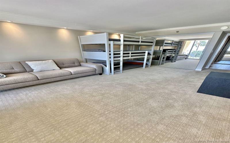 1750 Avenida Del Mundo, Coronado, California 92118, 2 Bedrooms Bedrooms, ,2 BathroomsBathrooms,Residential Rental,For Rent,Avenida Del Mundo,230016513