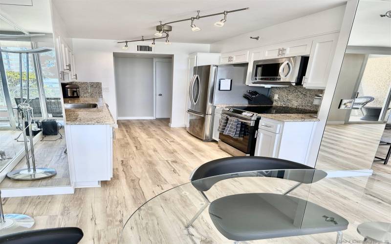 1750 Avenida Del Mundo, Coronado, California 92118, 2 Bedrooms Bedrooms, ,2 BathroomsBathrooms,Residential Rental,For Rent,Avenida Del Mundo,230016513