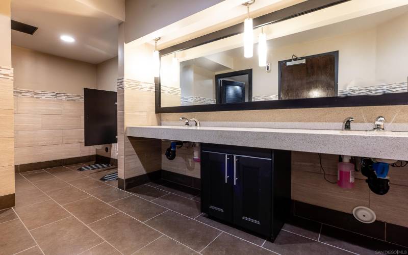 6390 Greenwich Drive, San Diego, California 92122, 1 Bedroom Bedrooms, ,Commercial-off/rtl/ind,For Sale,Greenwich Drive,230021904