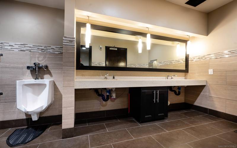 6390 Greenwich Drive, San Diego, California 92122, 1 Bedroom Bedrooms, ,Commercial-off/rtl/ind,For Sale,Greenwich Drive,230021904