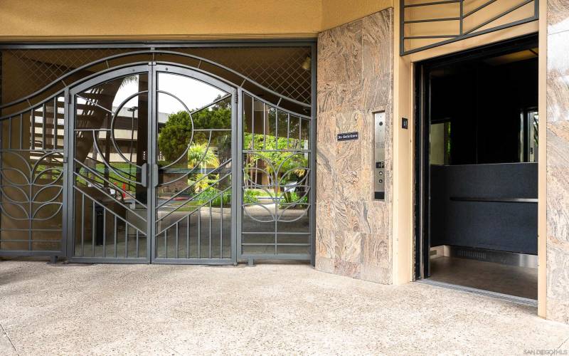 6390 Greenwich Drive, San Diego, California 92122, 1 Bedroom Bedrooms, ,Commercial-off/rtl/ind,For Sale,Greenwich Drive,230021904