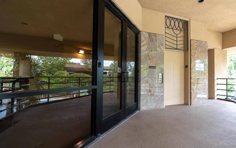 6390 Greenwich Drive, San Diego, California 92122, 1 Bedroom Bedrooms, ,Commercial-off/rtl/ind,For Sale,Greenwich Drive,230021904