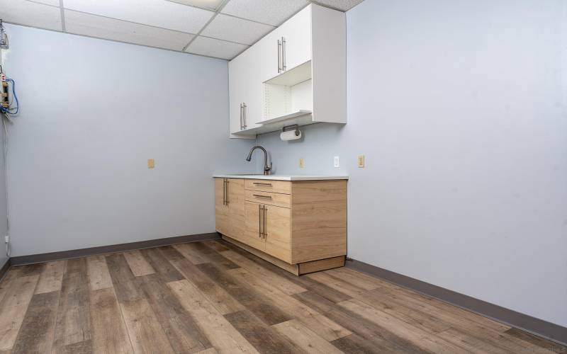 6390 Greenwich Drive, San Diego, California 92122, 1 Bedroom Bedrooms, ,Commercial-off/rtl/ind,For Sale,Greenwich Drive,230021904