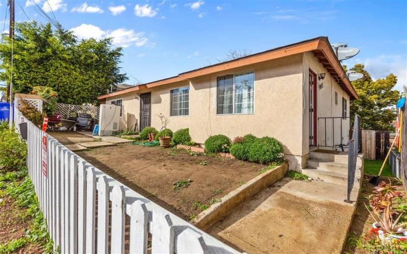 4250-4252 Division St, San Diego, California 91950, 2 Bedrooms Bedrooms, ,2-4 Units,For Sale,Division St,200003107